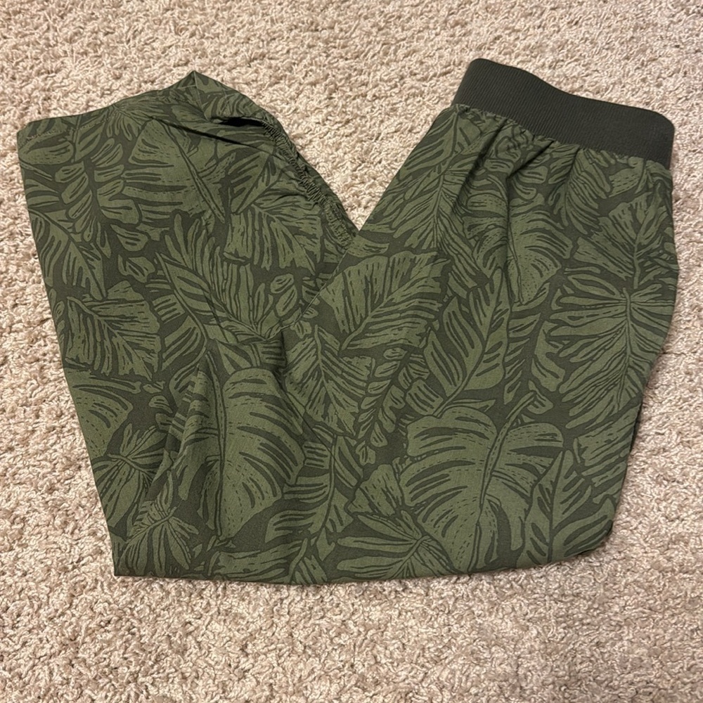 Emily Daniels Women’s Leaf Print Pull-On Crop Capri Pants Size Sm Green Tropical